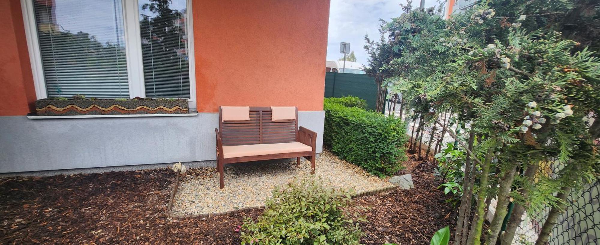 Bastien Studio Near Airport プラハ エクステリア 写真