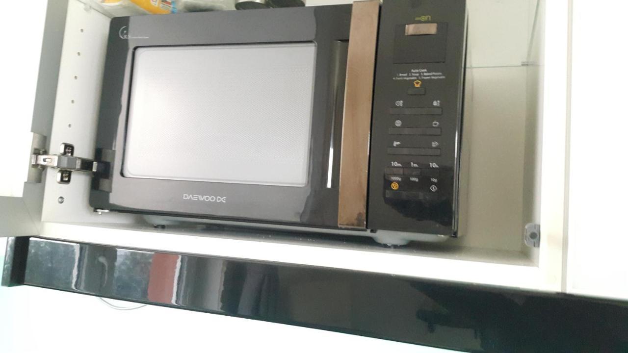 Bastien Studio Near Airport プラハ エクステリア 写真
