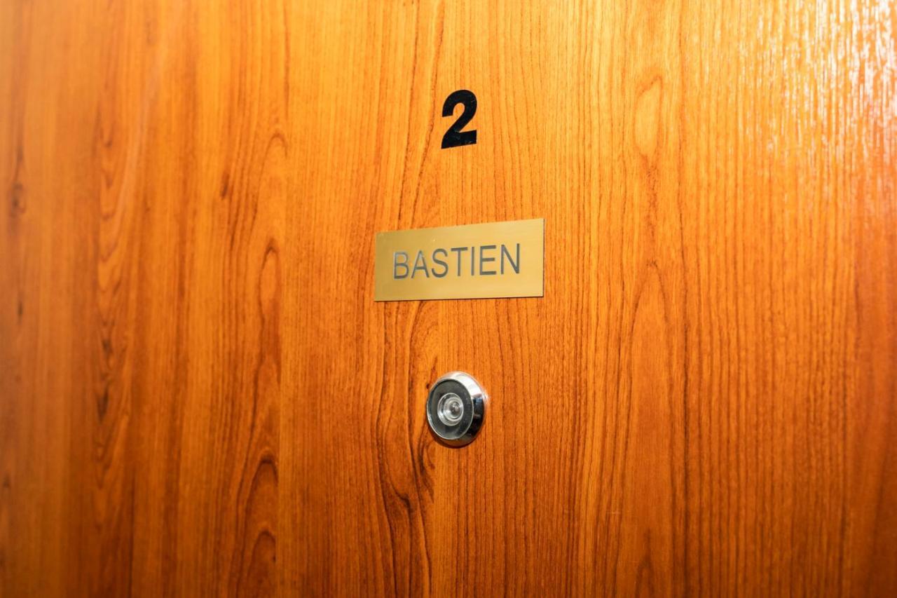 Bastien Studio Near Airport プラハ エクステリア 写真